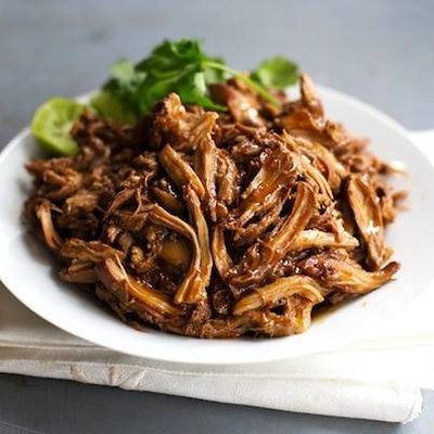 Honey Glazed Crockpot Chicken Adobo - simple pantry ingredients, hardly any hands-on time, 200 calories. | https://gezondheid-beter.today
