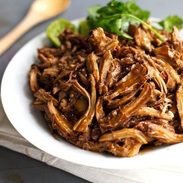 Honey Glazed Crockpot Chicken Adobo - simple pantry ingredients, hardly any hands-on time, 200 calories. | https://gezondheid-beter.today