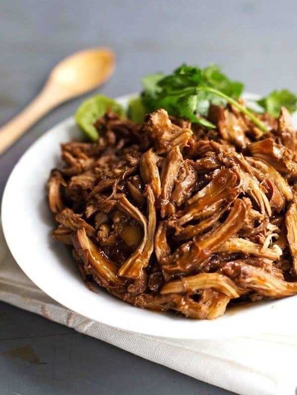 Honey Glazed Crockpot Chicken Adobo - simple pantry ingredients, hardly any hands-on time, 200 calories. | https://gezondheid-beter.today