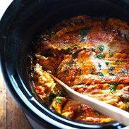 Super Easy Skinny Veggie Crockpot Lasagna - a handful of simple ingredients for a healthy family dinner. | https://gezondheid-beter.today