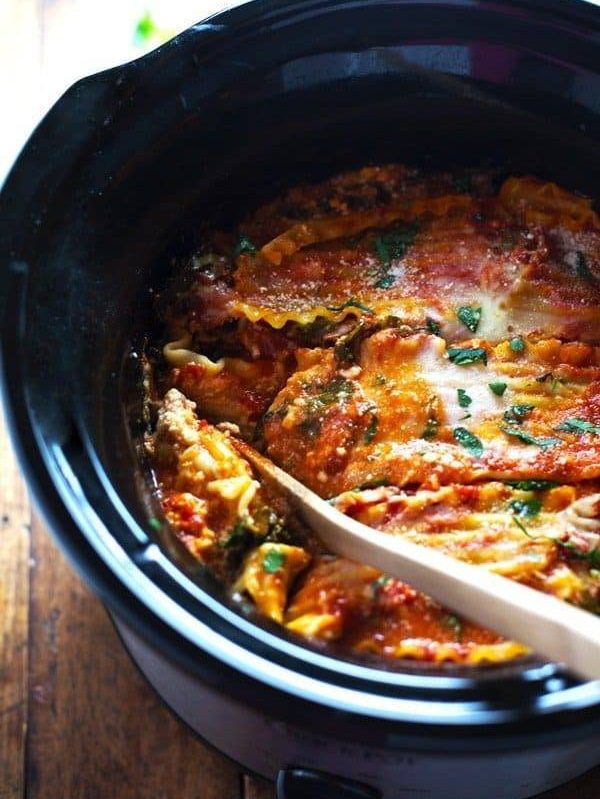Super Easy Skinny Veggie Crockpot Lasagna - a handful of simple ingredients for a healthy family dinner. | https://gezondheid-beter.today