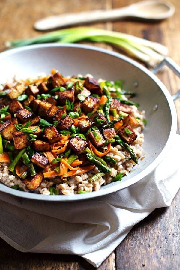 This Honey Ginger Tofu and Veggie Stir Fry is SO delicious! Served with a simple homemade honey ginger soy stir fry sauce. | pinchofyum.com
