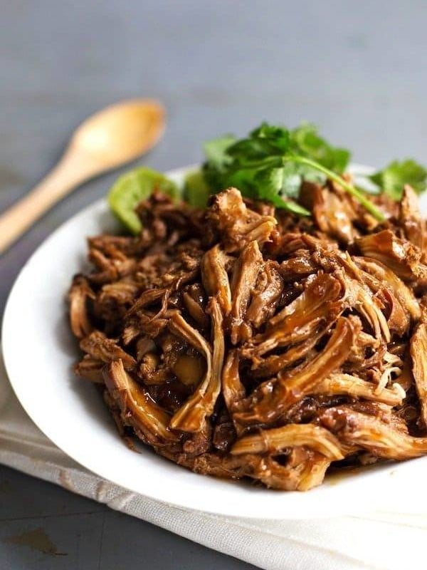 Honey Glazed Crockpot Chicken Adobo - simple pantry ingredients, hardly any hands-on time, 200 calories. | https://gezondheid-beter.today