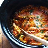 Super Easy Skinny Veggie Crockpot Lasagna - a handful of simple ingredients for a healthy family dinner. | https://gezondheid-beter.today